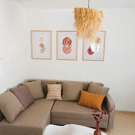 Windy House Apartment *
